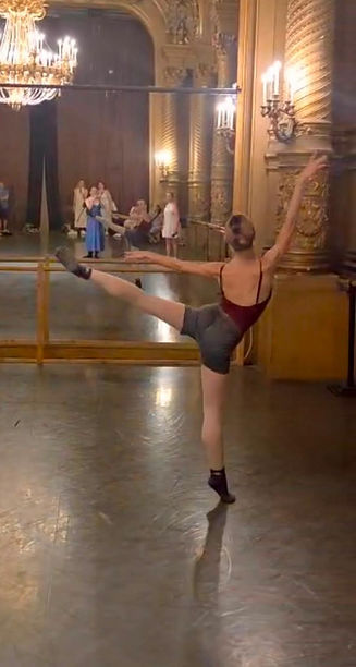 Adult ballet Paris Opera tour_edited_edited.jpg