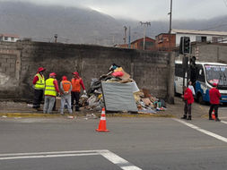 Tras denuncias por malos olores y roedores: retiran ruco y foco de basura en sector Bonilla de Antofagasta