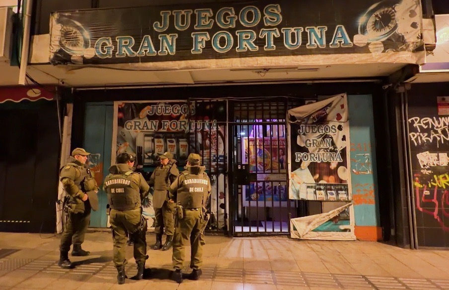 Operativo en el centro de Antofagasta deja tres casinos clausurados y una detenida por contrabando de cigarrillos