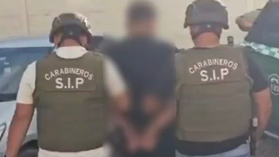 Detienen a dos sujetos y recuperan camioneta robada en sector norte de Antofagasta