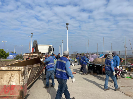 DESALOJAN RUCOS Y JUEGOS INFANTILES EN MAL ESTADO EN EL PARQUE CROACIA AL SUR DE ANTOFAGASTA