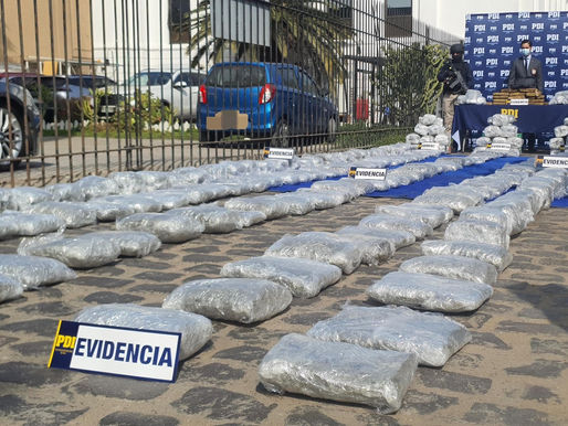Detienen a cuatro colombianos que usaban cajas de frutas para trasladar droga a la Región Metropolitana
