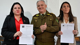 Firman en Calama convenio para reforzar la seguridad en colegios tras un mes de la muerte de inspectora