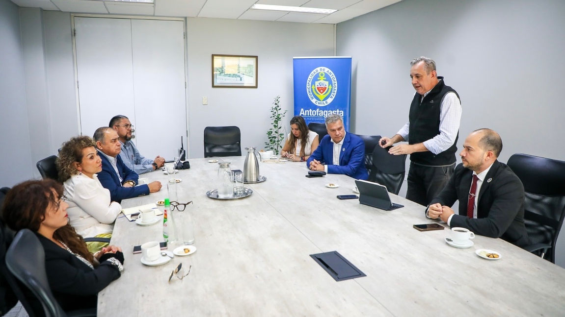 Alcaldes de Antofagasta y Mejillones consolidan alianza en seguridad: ASEMUN avanza hacia su implementación operativa