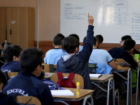 Seguridad en establecimientos educacionales: Gobierno presenta proyectos con nuevas sanciones y control preventivo