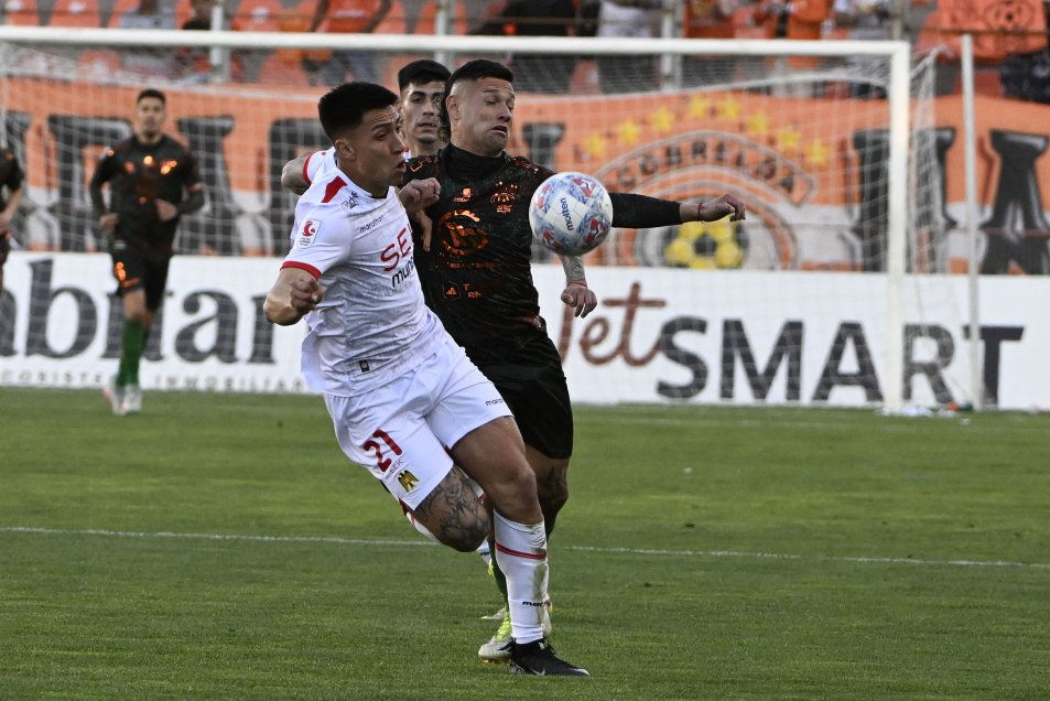 Unión Española acaba con el invicto de Cobreloa y pone tensión en la tabla de posiciones
