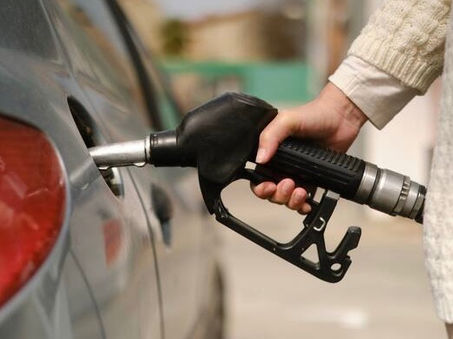 Fuerte baja en los combustibles: Enap confirma caídas de hasta $155 por litro desde este jueves