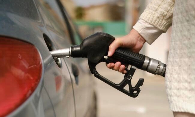 Fuerte baja en los combustibles: Enap confirma caídas de hasta $155 por litro desde este jueves