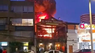 Siniestro consume segundo piso de conocido restaurante en el sector sur de Antofagasta