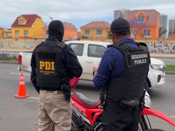 Detienen a sujeto con orden de aprehensión durante operativo en Antofagasta: 11 extranjeros fueron denunciados