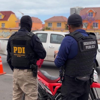 Detienen a sujeto con orden de aprehensión durante operativo en Antofagasta: 11 extranjeros fueron denunciados