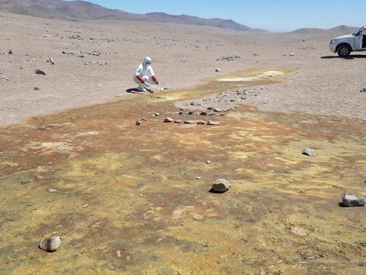 EQUIPO DE BIDEMA LEVANTA DIVERSAS MUESTRAS PARA ANÁLISIS QUÍMICO POR DERRAME EN MANO DEL DESIERTO