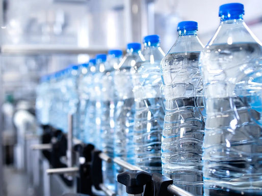 SERNAC detecta amplias brechas de precio y rotulación en el mercado del agua embotellada