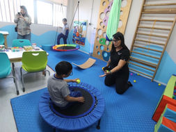 Fortalecen educación inclusiva: Escuela Juan Pablo II de Antofagasta inaugura laboratorio de ciencias y sala sensorial