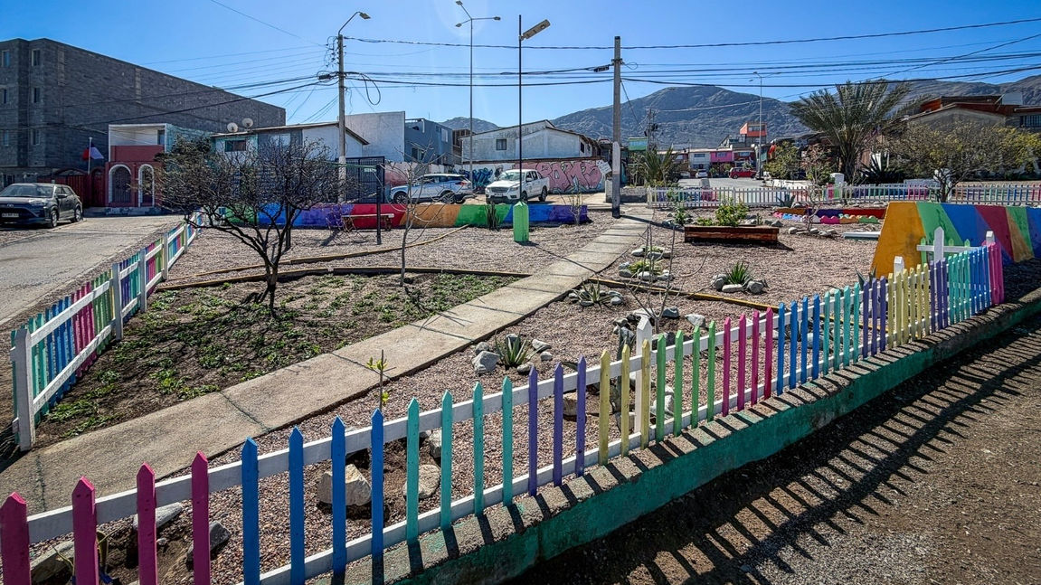 De microbasural a plaza: recuperan espacio público en calles Huamachuco con Los Súlfuros en Antofagasta