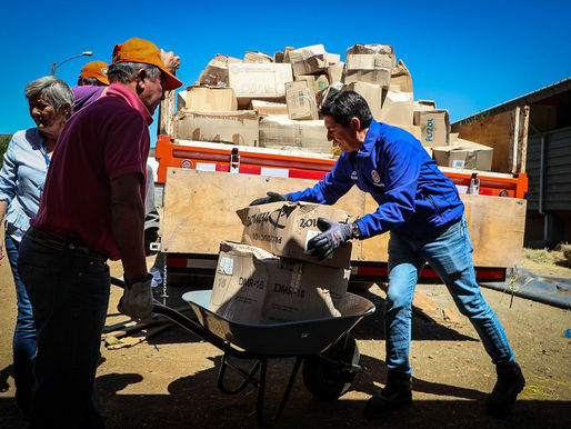 ALCALDE JONATHAN VELÁSQUEZ ENTREGA AYUDA SOLIDARIA A PURÉN