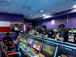 Fiscalizan 12 locales en operativo conjunto en el centro de Antofagasta y detienen a encargado de mini casino