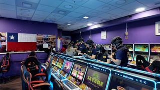 Fiscalizan 12 locales en operativo conjunto en el centro de Antofagasta y detienen a encargado de mini casino