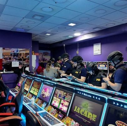 Fiscalizan 12 locales en operativo conjunto en el centro de Antofagasta y detienen a encargado de mini casino