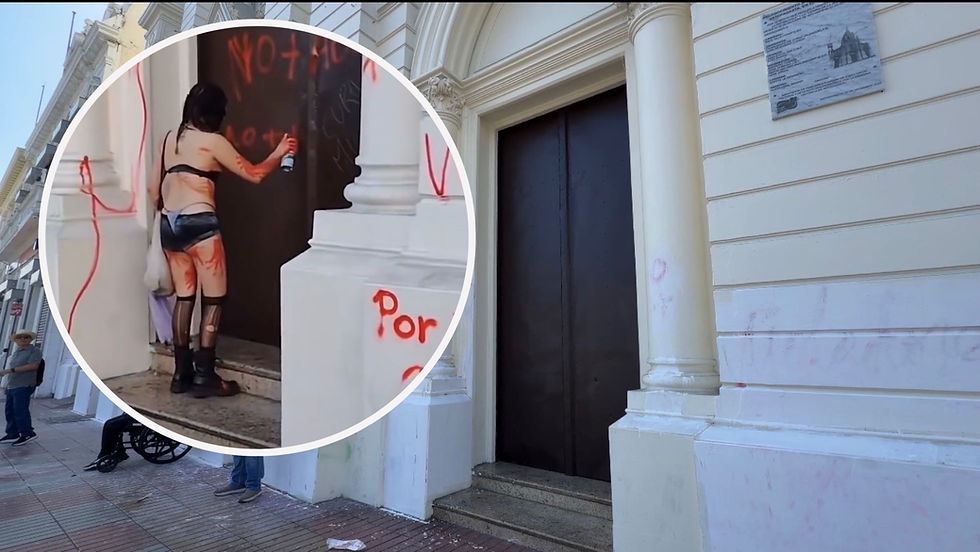 Detienen a dos mujeres por rayados en la Catedral: cámaras municipales permitieron identificar a las responsables