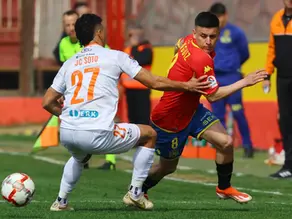 Cobreloa se mantiene en la cima tras un intenso empate ante Unión Española en Independencia
