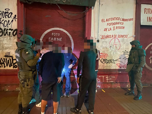 CARABINEROS JUNTO A AUTORIDADES FISCALIZARON EL CENTRO Y SUR DE ANTOFAGASTA LA NOCHE DE AYER