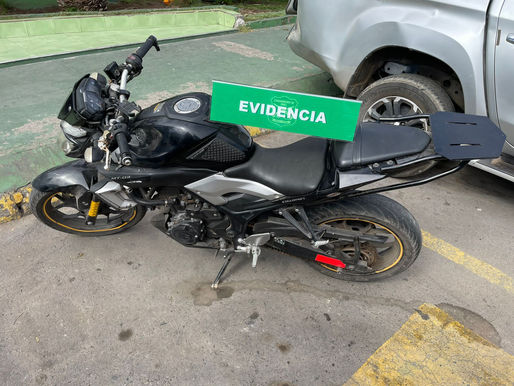 DOS SUJETOS DETENIDOS TRAS PERSECUCIÓN DE CARABINEROS DESDE EL SECTOR DE LA VEGA CENTRAL