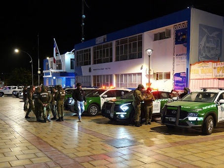 Operativo nocturno en Taltal: clausuran tres locales, decomisan alimentos y detienen a una persona