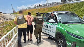 Carabineros SEBV detiene a prófugo que intentó huir lanzándose al mar condenado por homicidio
