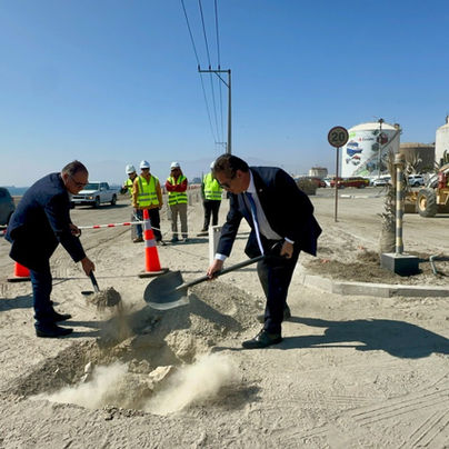 Ponen la primera piedra del proyecto de construcción de la avenida en la costanera industrial de Mejillones