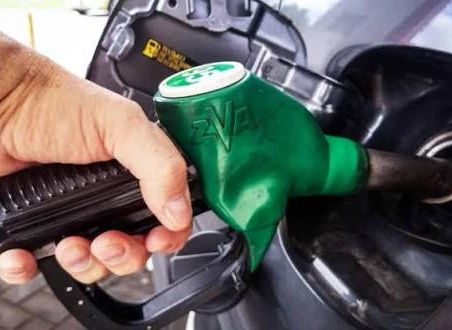Gobierno anuncia alza histórica de las bencinas: gasolina sube $370 y diésel $570 por litro desde el jueves 26 de marzo