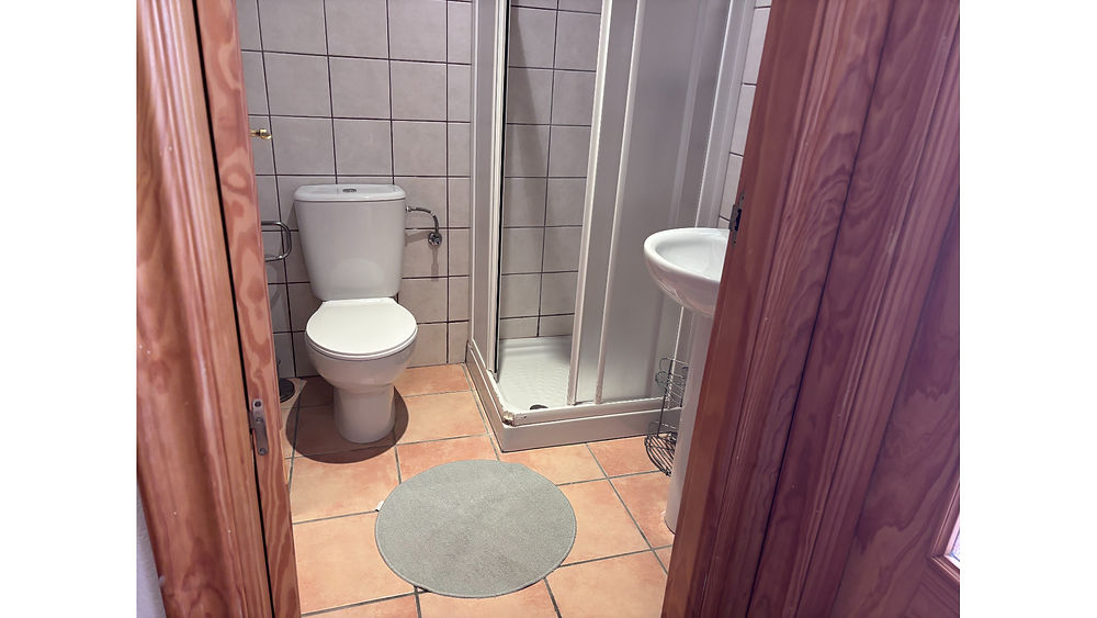 Bathroom in holiday bungalow Calpe with toilet and shower