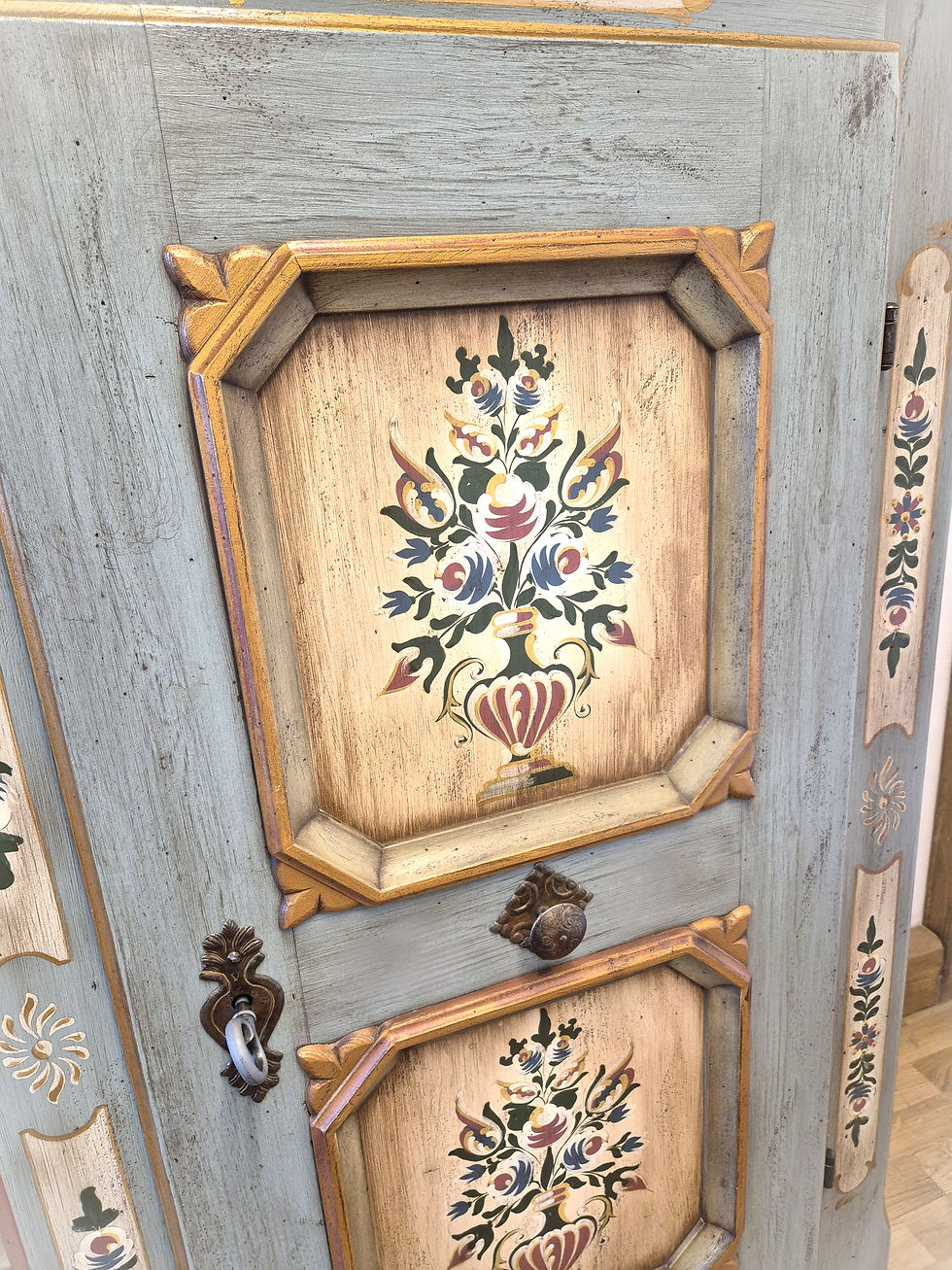 Miniaturbild: Bauernschrank | Voglauer Anno 1700 altblau 1 Tür Wäscheschrank