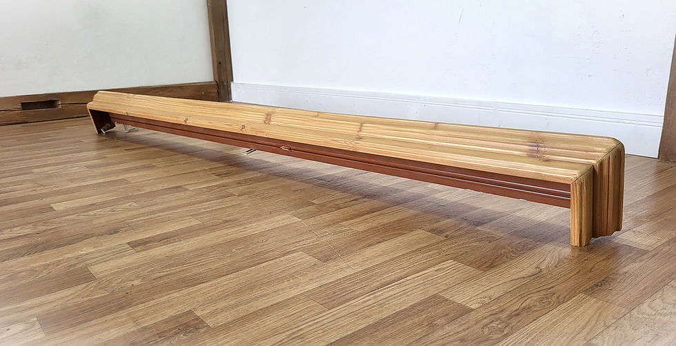 Wir bieten Euch diese wunderschöne Vorhangschiene aus Massivholz an. Wir bieten Euch eine große Auswahl an Bauernmöbeln für Euer Landhaus. Unsere Massivholzmöbel schaffen eine Wohlfühlatmosphäre in Eurem Zuhause. Ob Bauernbett, Bauerntruhe, Bauernschrank, Kleiderschrank, Kommode, Buffet, Spiegel, Schreibtisch, Stuhl, Tisch, Eckbank oder Garderobe - bei uns findet Ihr einzigartige Landhausmöbel im Bauernstil. Wir restaurieren diese individuellen Alpenlandmöbel für Euer Zuhause.