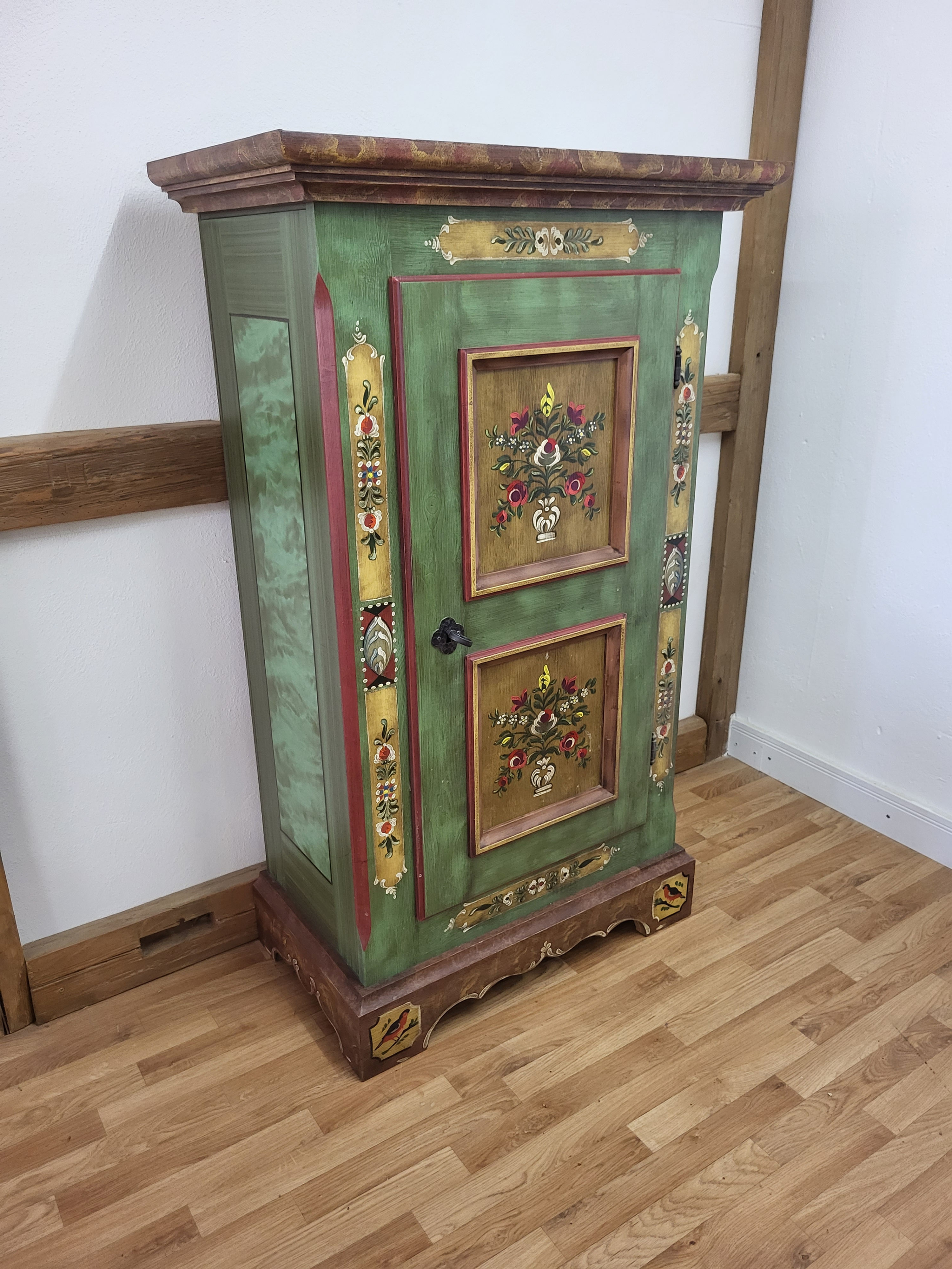 Voglauer Anno 1800 altgrün Schrank Bauernschrank Kommode Anrichte bemalt