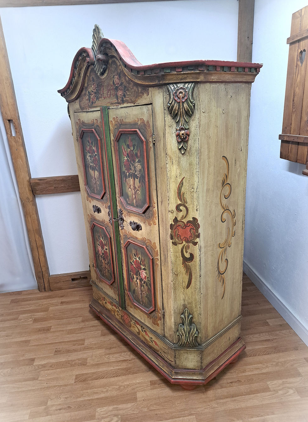 Miniaturbild: Bauernschrank | bemalt rot - beige