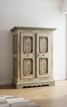 Bauernschrank Voglauer Anno 1700 altweiß