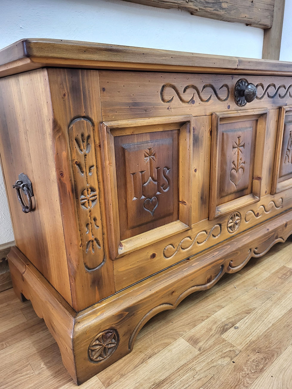 Miniaturbild: Bauerntruhe | Voglauer 1600 innen Fächer Glaubensmotiv