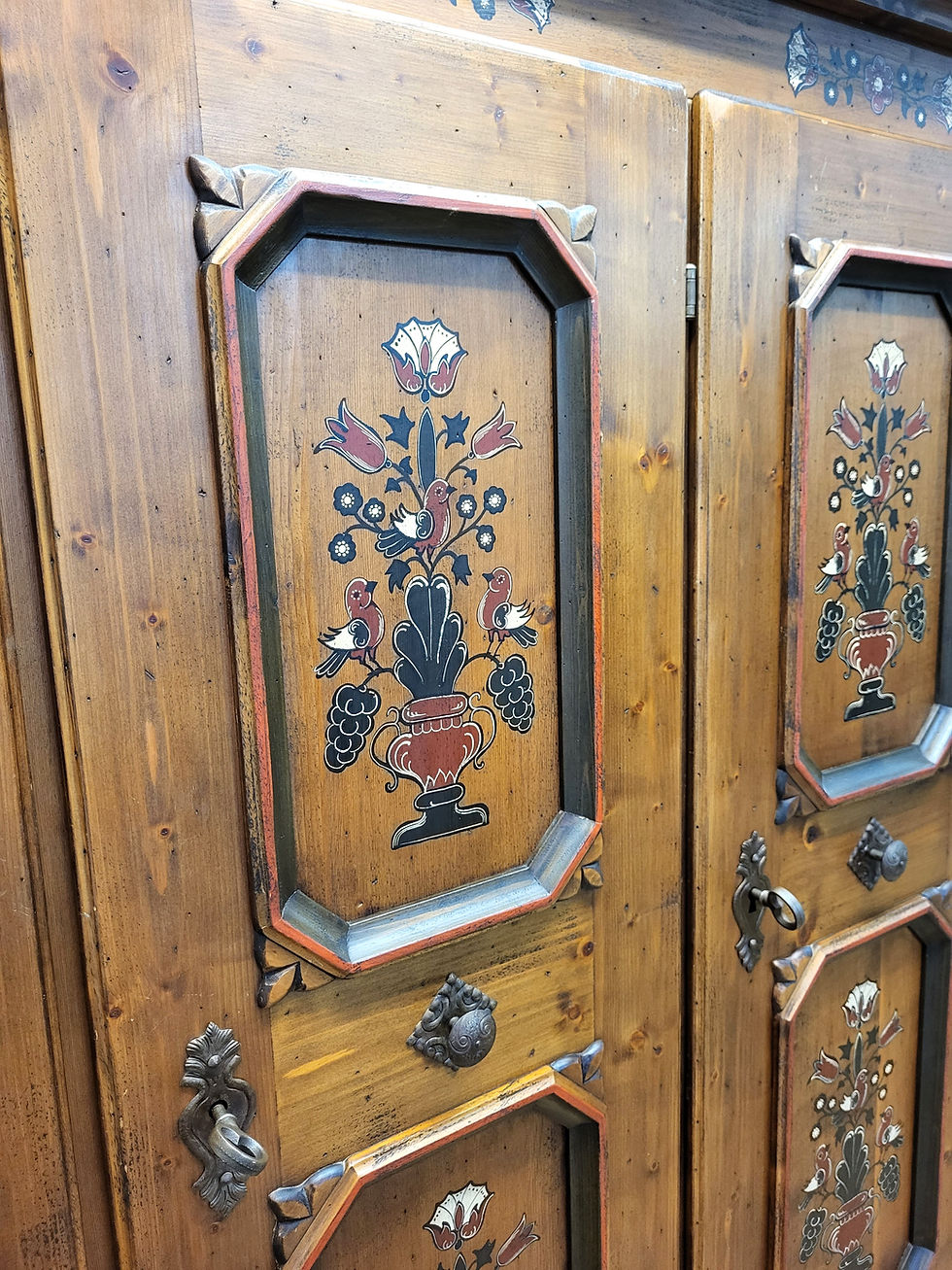 Miniaturbild: Voglauer Anno 1700 braun antik bemalt Kleiderschrank Bauernschrank Landhausschrank Wäscheschrank Schlafzimmerschrank massiv
