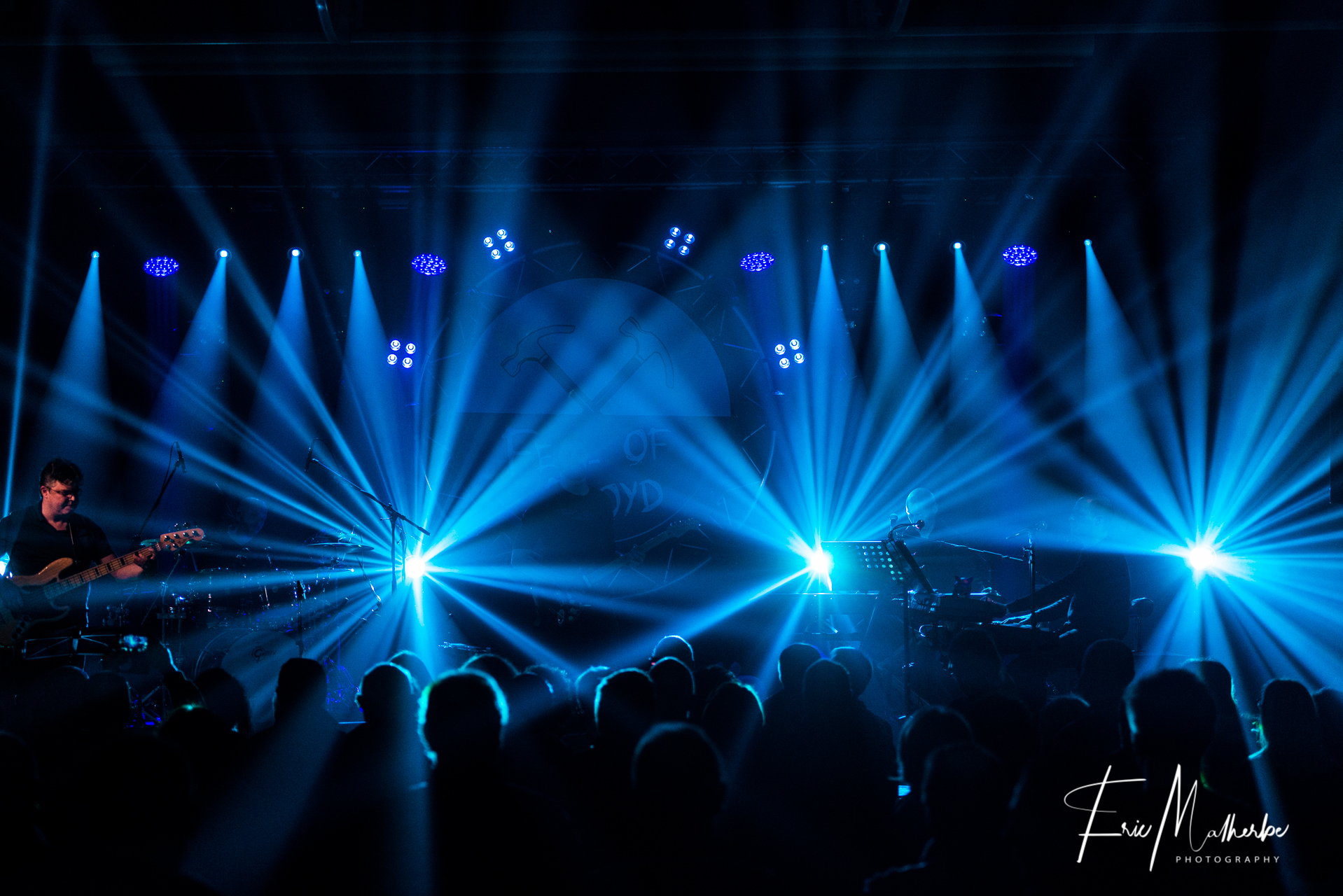 SHOW LIGHT