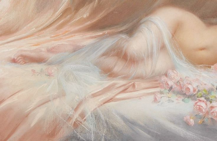Drapé de tissu beige rosé aux plis doux