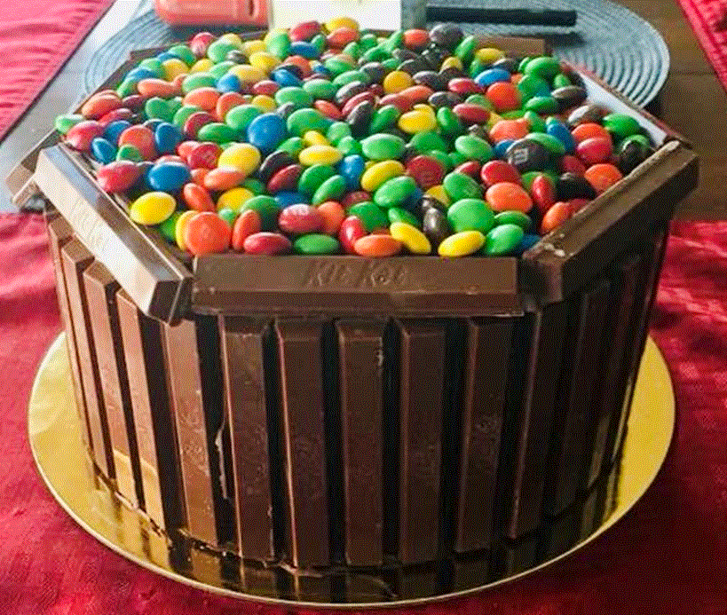 KitKat Cake