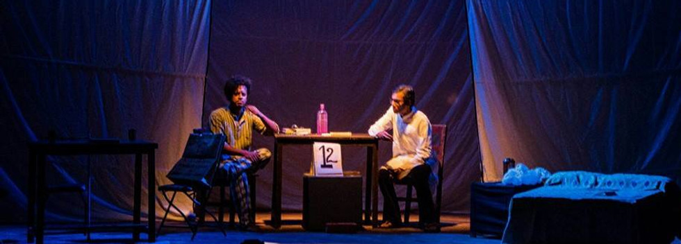 A writer who was atempting suicide now in talks with an unknown stranger who introduced himself as a mobile phone thief