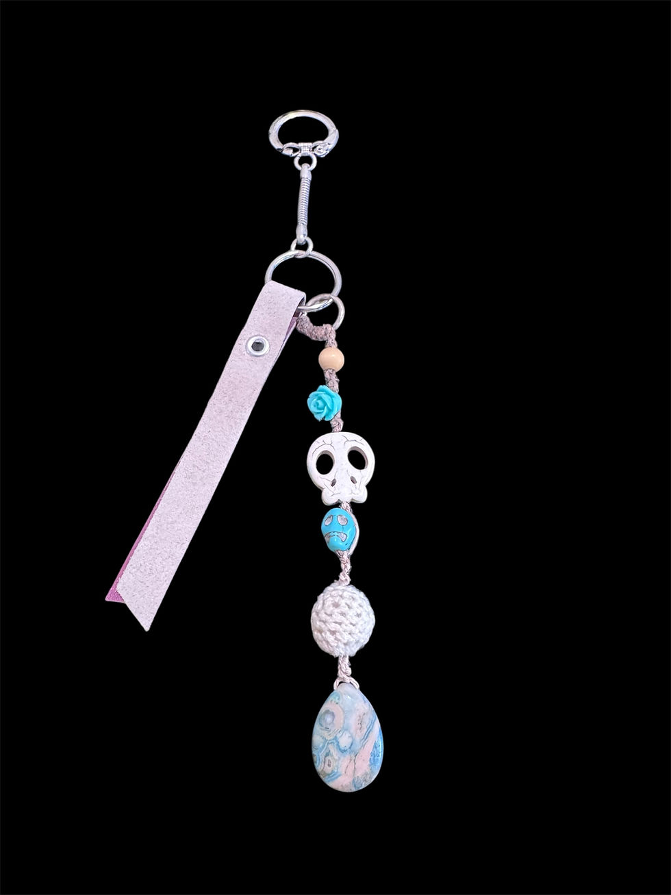 Thumbnail: skulls, crochet and agate beads keychain