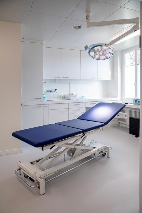 Ausstattung Behandlungsraum, Dermatologie Vorderberg