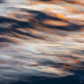 Farbenspiel am Wasser beim Sonnenuntergang