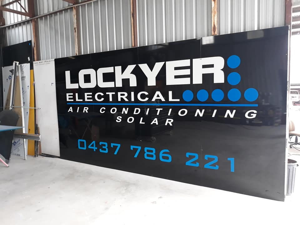 38789170_2220652738165225_85678058811089