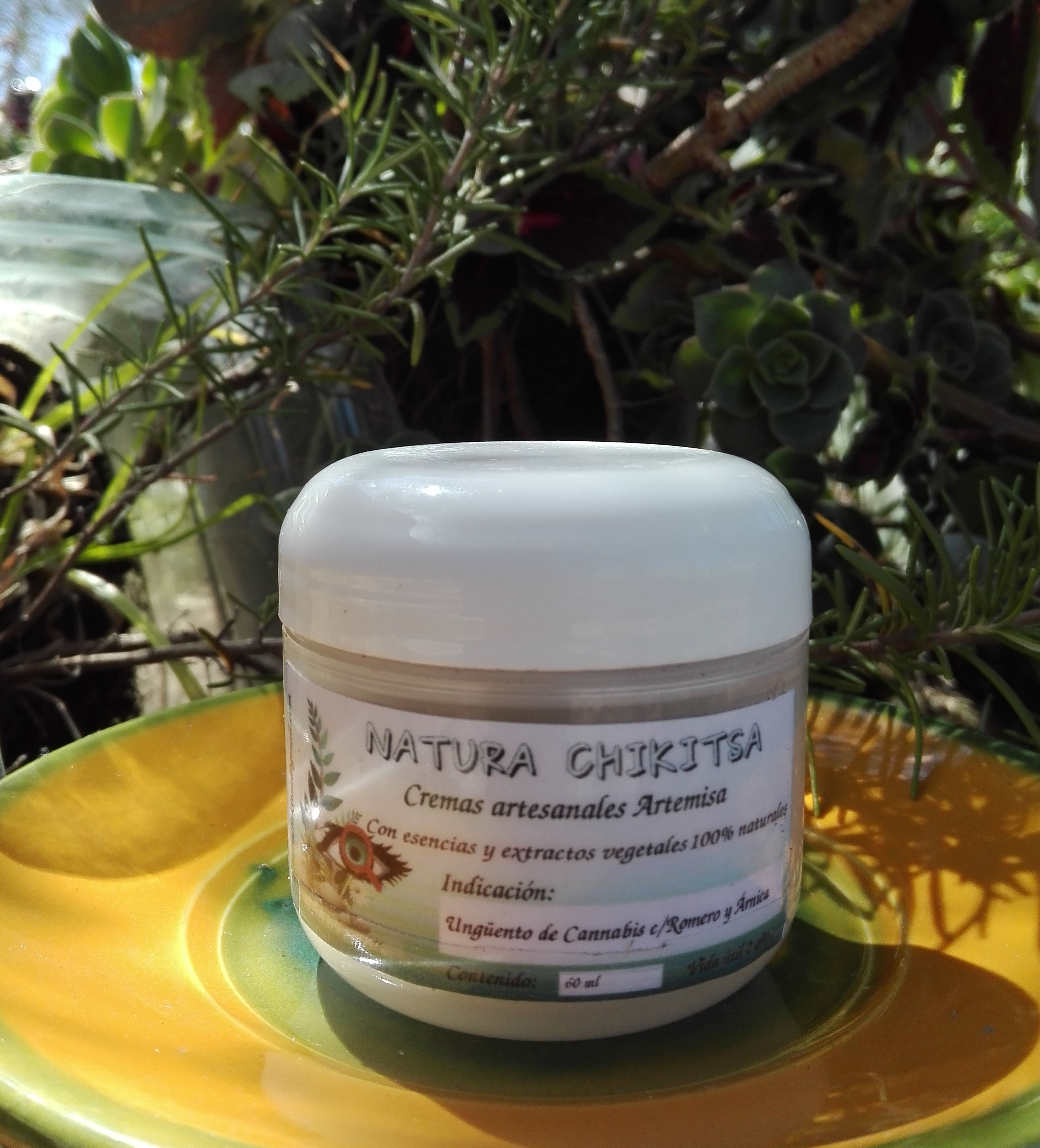 Ungüento de cannabis, romero y árnica