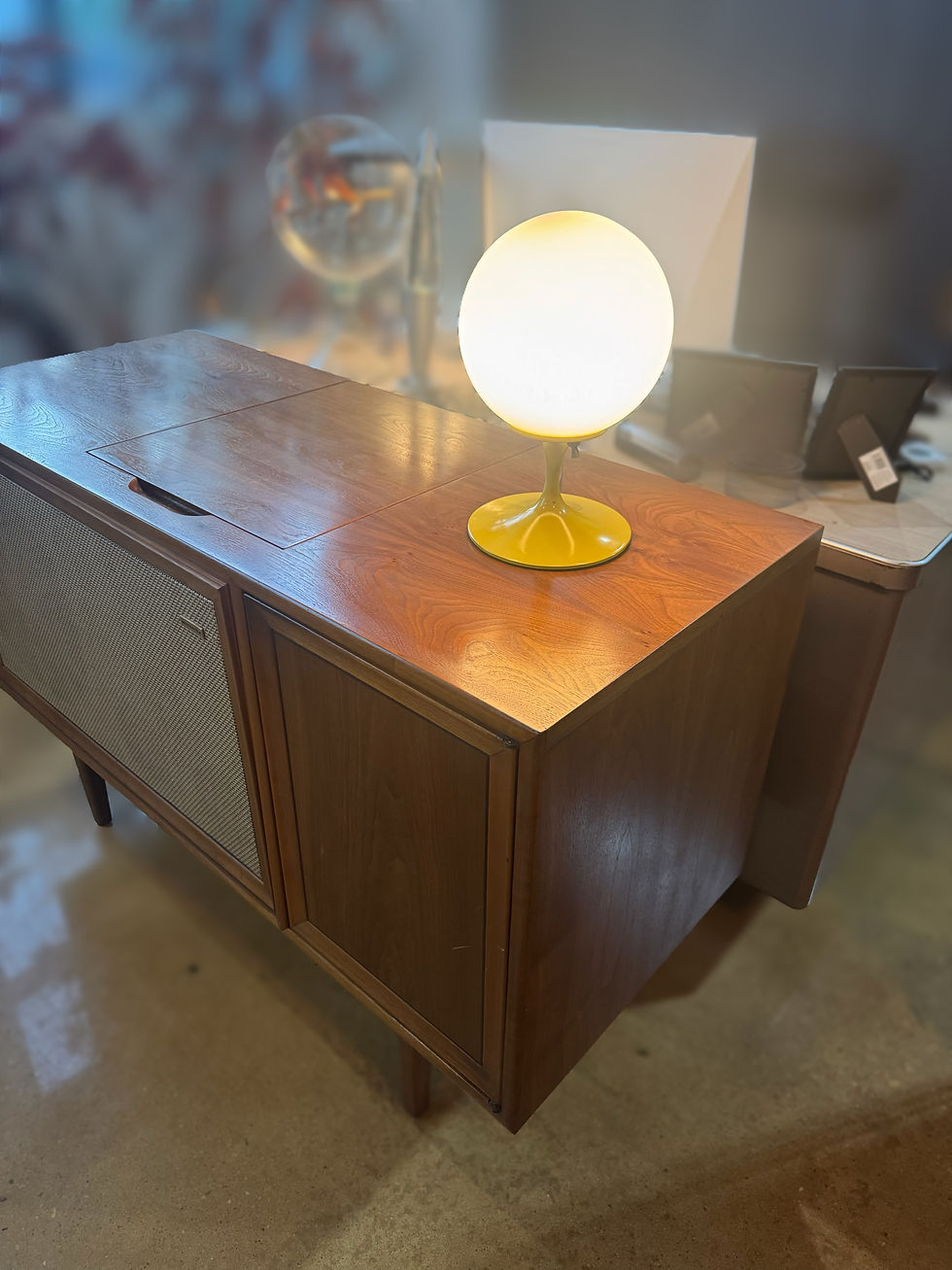 Thumbnail: 1960’s Tulip Table Lamp by Bill Curry for Stemlite 