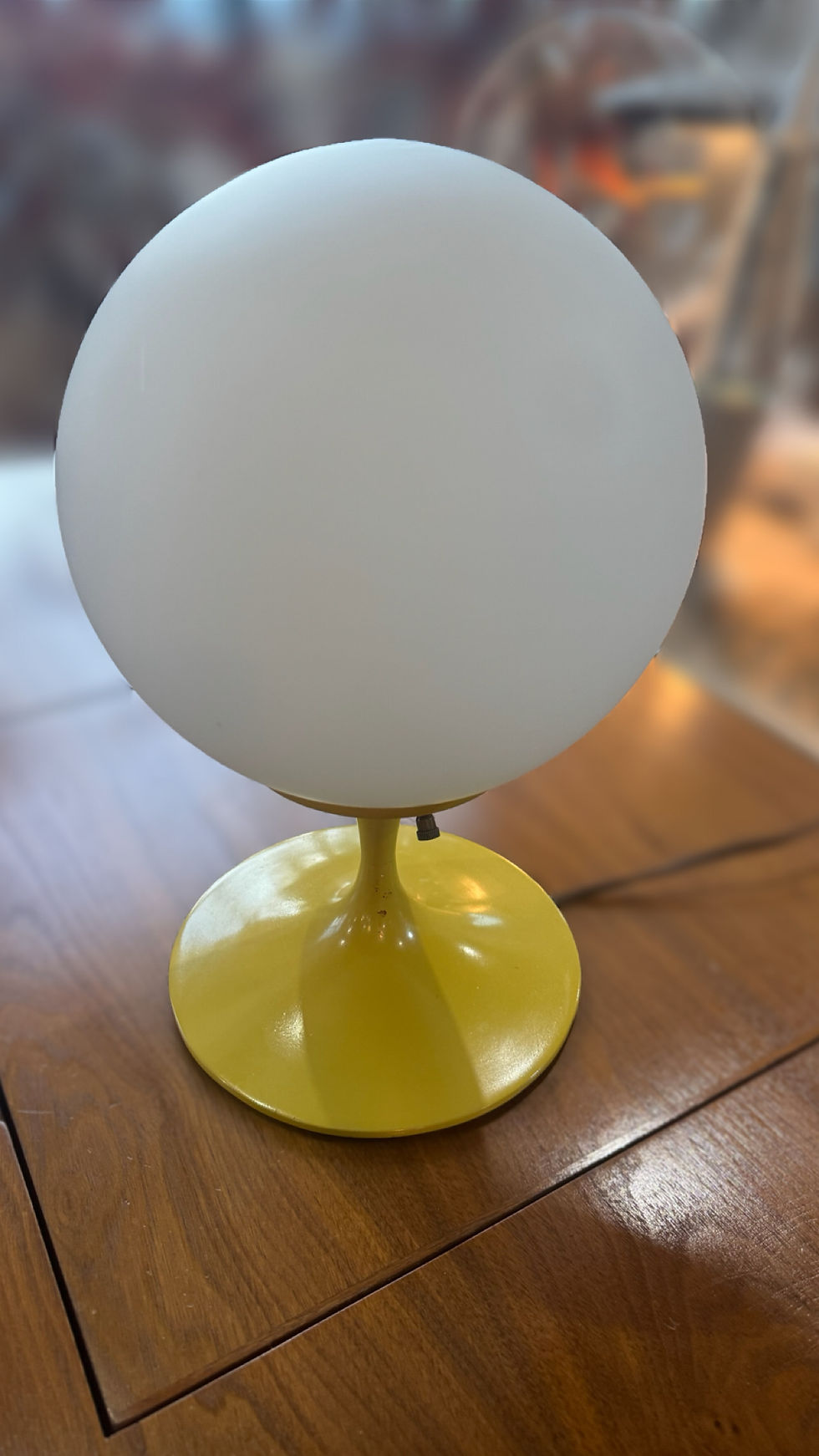 Thumbnail: 1960’s Tulip Table Lamp by Bill Curry for Stemlite 